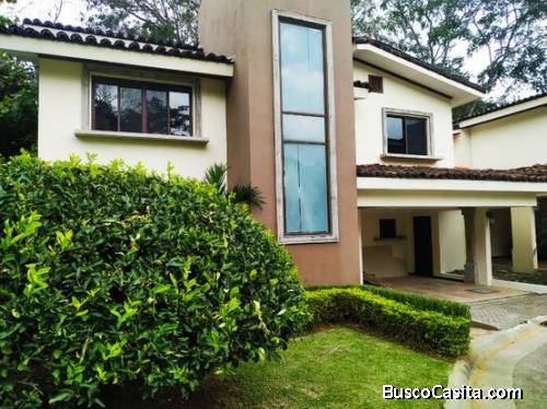 Se vende casa en Ciudad Colón V#106