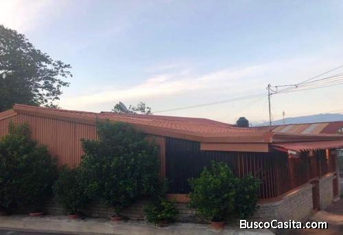 Se vende casa con apartamento en Piedades de Santa Ana V#119