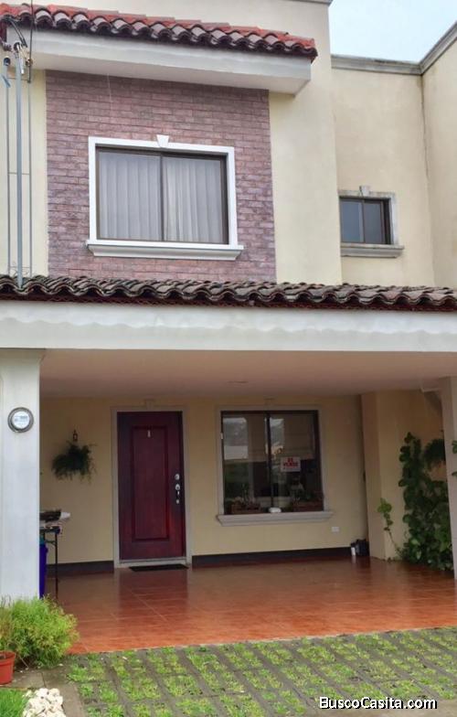 V#120 VENTA DE CASA EN TRES RIOS