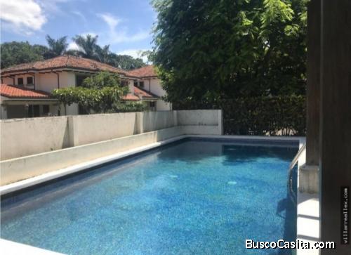 V#36 Venta de Hermosa casa en condominio ubicada en Santa Ana