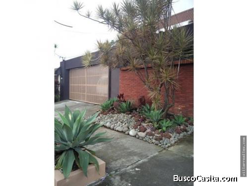 V#83 Acogedora casa en venta / La Uruca