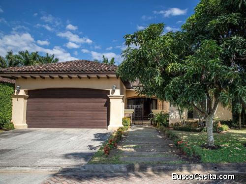 RAH OFC #21-148. En venta hermosa casa en Bosques Lindora