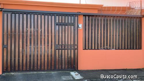 RAH OFC #20-2090  Acogedora casa EN VENTA. S/J.Desamparado