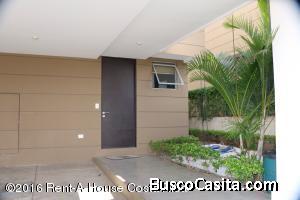 RAH OFC  #20-992 casa en venta en Santa Ana