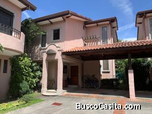 RAH OFC #20-329. MARAVILLOSA CASA EN VENTA. SANTA ANA 