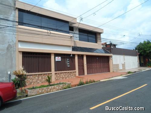 RAH OFC #20-1263. AMPLIA Y HERMOSA CASA EN VENTA. SAN JUAN