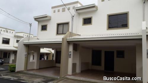 RAH OFC #21-357. INIGUALABLE CASA EN VENTA. Hatillo Centro