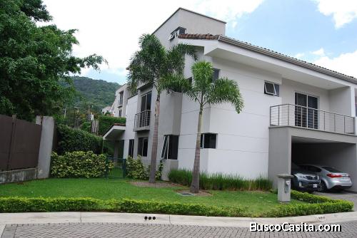 RAH OFC #20-1304. SENSACIONAL CASA EN VENTA. ESCAZÚ