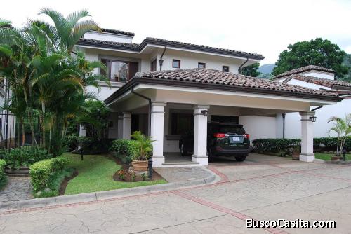 RAH OFC #20-1305. SENSACIONAL CASA EN VENTA. ESCAZÚ