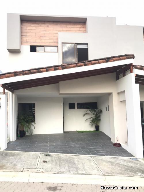 Hermosa casa en la Ribera de Belén 