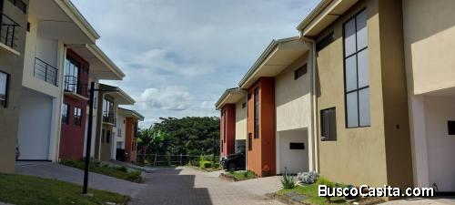 ESPECTACULAR CASA EN VENTA. MORAVIA