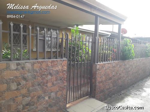 Casa amplia con hermosos jardines en Pavas