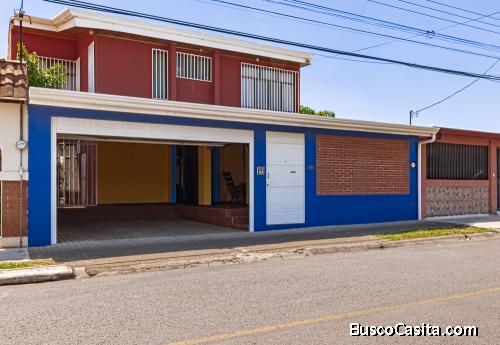 Se VENDE - Casa prístina TOTALMENTE AMUEBLADA - Casa independiente, ALAJUELA.