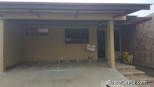 Venta de Casa en Condominio Hacienda El Coyol 