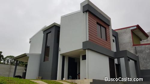 Venta de bella casa CONTEMPORÁNEA en residencial, El Roble, Alajuela.