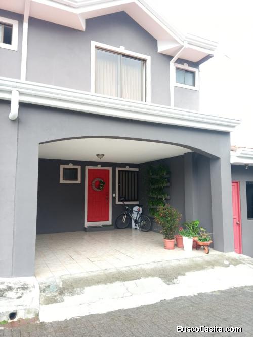 Casa céntrica en condominio pequeño, muy económico y seguro. San Pedro, cerca de Universidades.