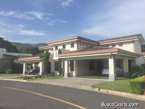 Se vende CONDOMINIO VILLAMONT SANTA ANA  