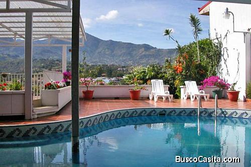 Sabana Oeste, Casa Grande, Apartamento, Piscina y Vista, Apta para Oficinas