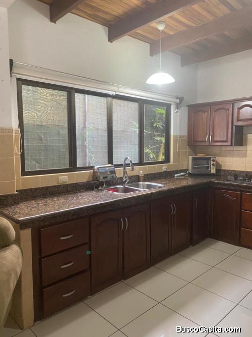 V#724  AMPLIA CASA EN VENTA EN ATENAS.