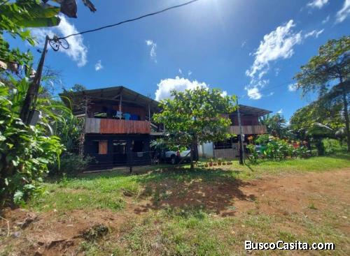 SE VENDE GRANDE Y BELLA PROPIEDAD CON 2 CABAÑAS EN PITAL, SAN CARLOS.
