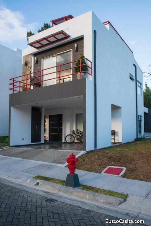 Venta de preciosa casa condominio en Santo Domingo, Heredia