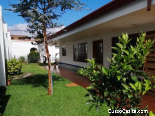 Hermosa Casa Colonial En Venta En Santo Domingo Heredia