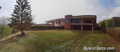 Se Vende Hermosa Y Amplia Casa En San Isidro Heredia