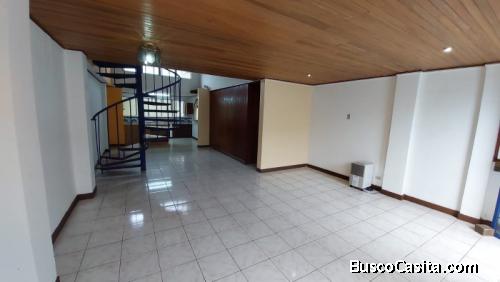 Venta De Casa En Llorente Tibás San José De 2 Plantas.