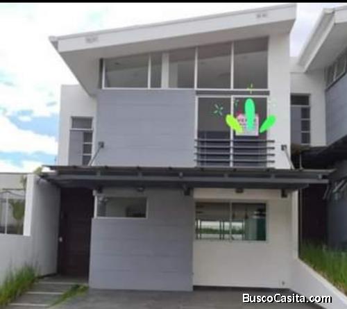 Linda Casa en Condominio. 