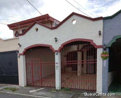 Vendo casa en Residencial El Boulevard en San Antonio de Desamparados