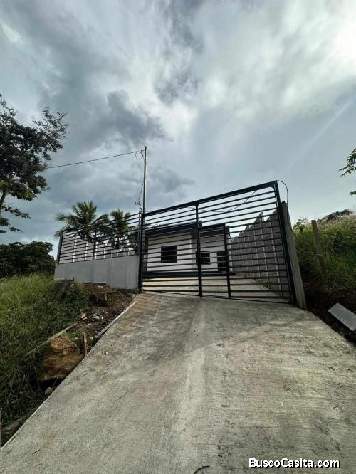 SE VENDE UNA BELLEZA DE CASA NUEVA EN RÍO GRANDE DE ATENAS.