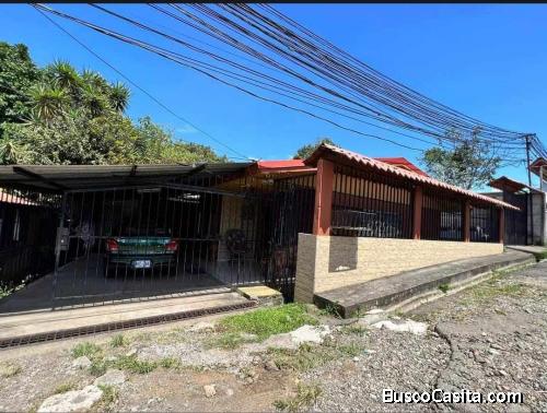 SE VENDE BELLA CASA EN TACACORÍ DE ALAJUELA.