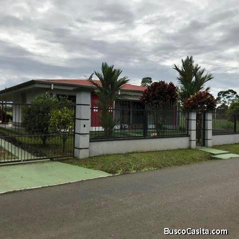 SE VENDE BELLÍSIMA CASA EN PITAL DE SAN CARLOS.