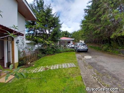 Propiedad con 2 casas, San Isidro de Heredia 2,800 mtrs2