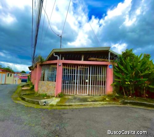 CASA LUMINOSA EN ZONA SEGURA