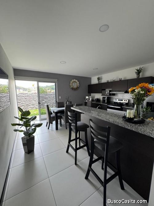 CASA SEMINUEVA EN VENTA, EN CONDOMINIO EN CARTAGO.