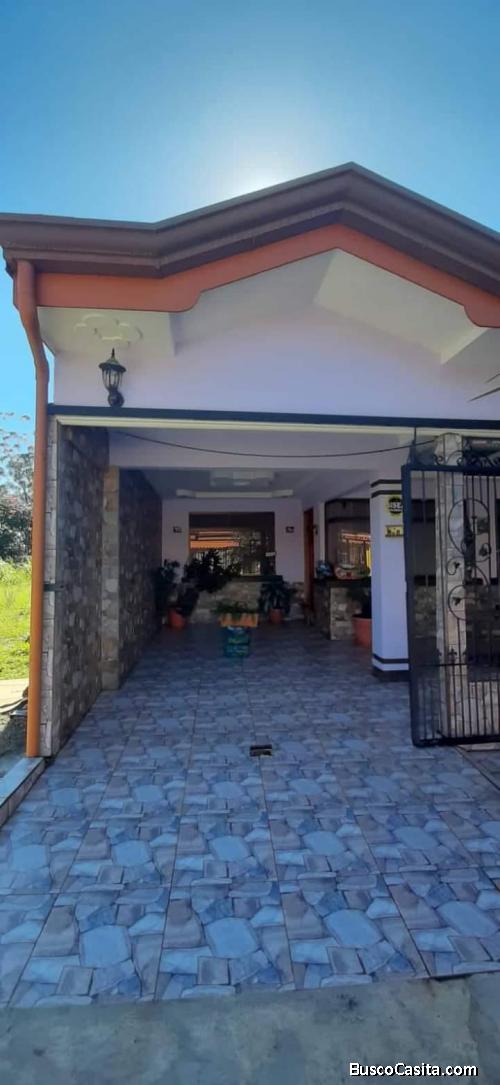 BELLÍSIMA CASA EN TARAS DE CARTAGO. 