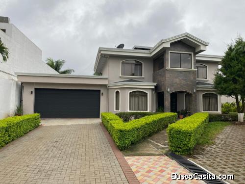 DESCUBRE ESTA HERMOSA CASA !! UNA JOYA EN EL PARAISO