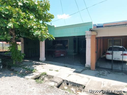 Venta de casa cerca de la playa a tan solo 10 minutos del Paseo de los turistas en Puntarenas