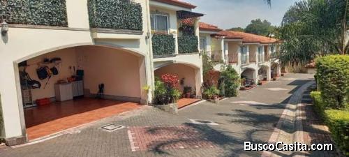 BELLÍSIMA RESIDENCIA EN ESCAZÚ. 