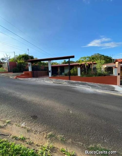 SE VENDE PRECIOSA PROPIEDAD Y CASA EN ATENAS. 