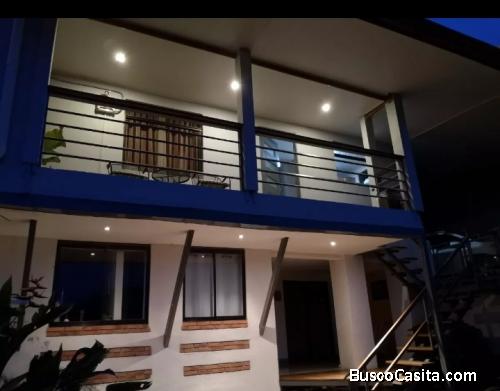 SE VENDE BELLA CASA EN PALMARES, ALAJUELA. 