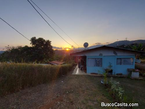 DE OPORTUNIDAD BELLA CASA EN SANTA EULALIA DE ATENAS.
