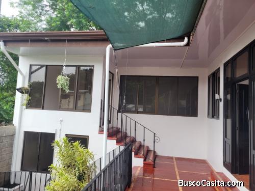 SE VENDE BELLÍSIMA CASA POR MAXI-PALI DE ATENAS. 