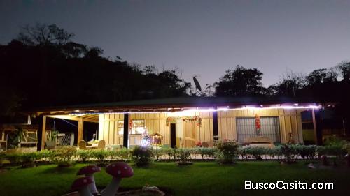 GRAN PROPIEDAD Y 3 CASAS EN ATENAS. 