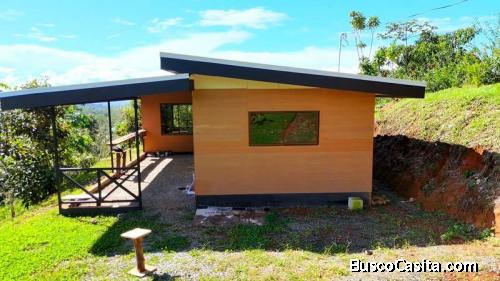 CABAÑA EN VENTA EN EL CORAZÓN DE SANTA ELENA