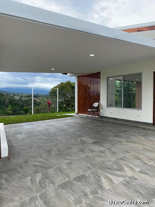 VENDO HERMOSA CASA EN ATENAS. 