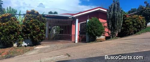 DE OPORTUNIDAD BELLA CASA EN PÉREZ ZELEDÓN. 