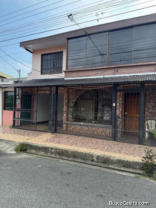 SE VENDE BELLA PROPIEDAD Y CASA EN PÉREZ ZELEDÓN CENTRO. 