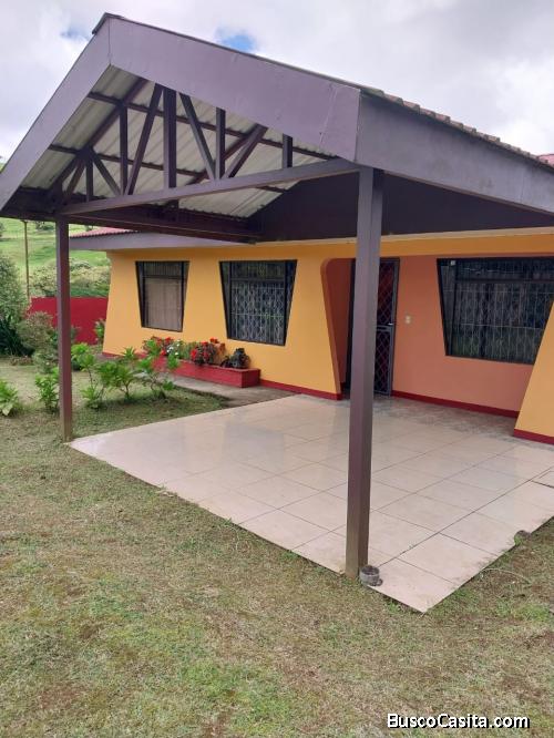 SE VENDE BELLA PROPIEDAD Y CASA EN ZARCERO. 